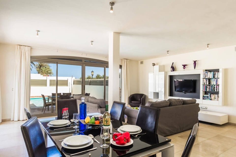 Villa Juliana image