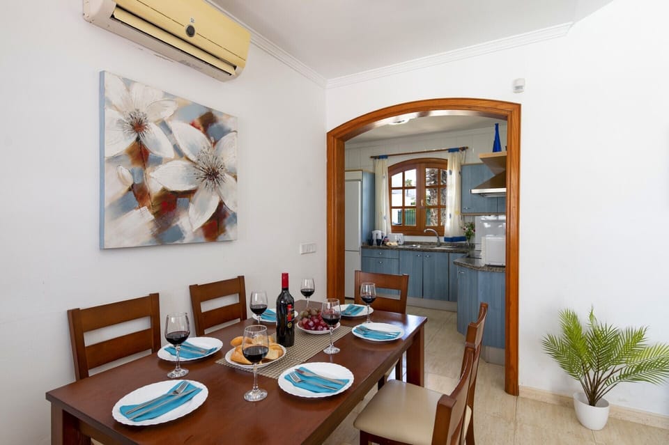 Villa Orzola image