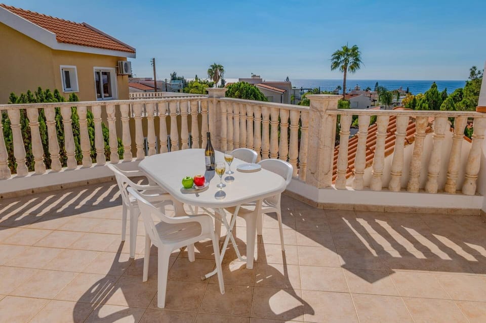 Villa Magnolia image
