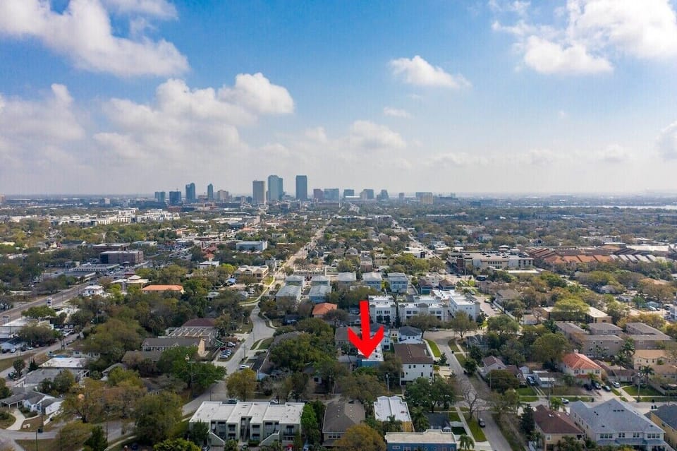 Minutes to Hyde Park as well as close to downtown Tampa