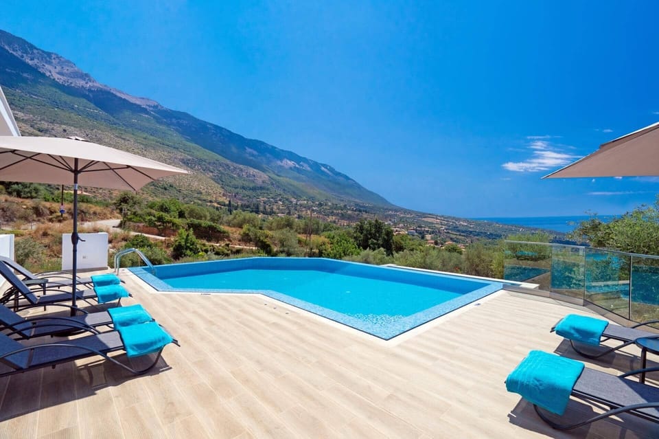 Villa Michou Helios image