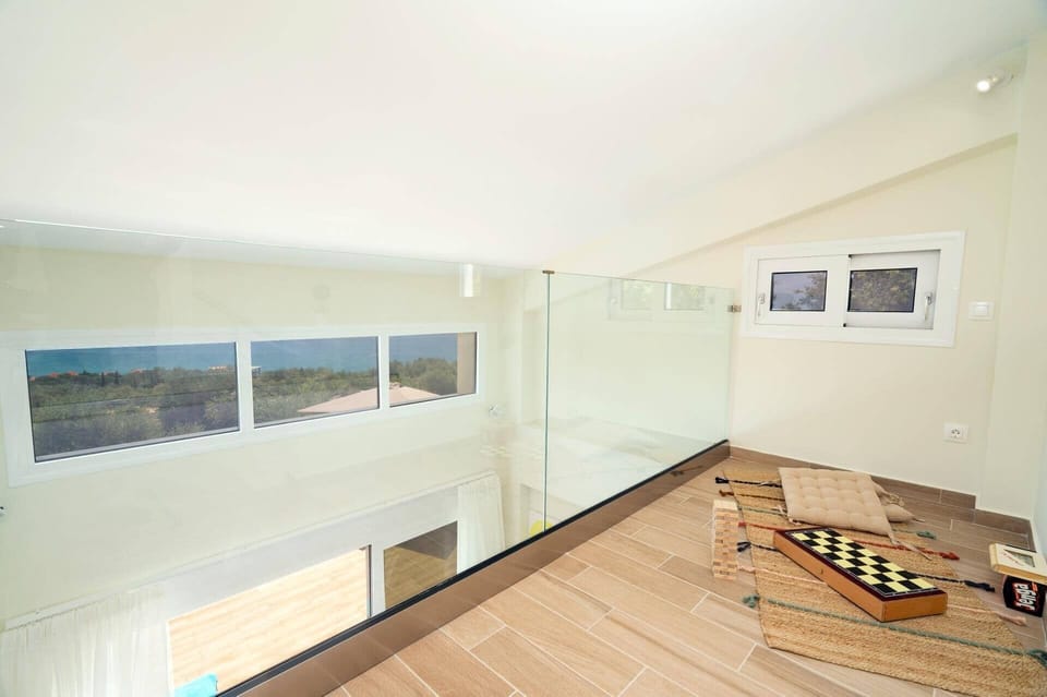 Villa Michou Helios image