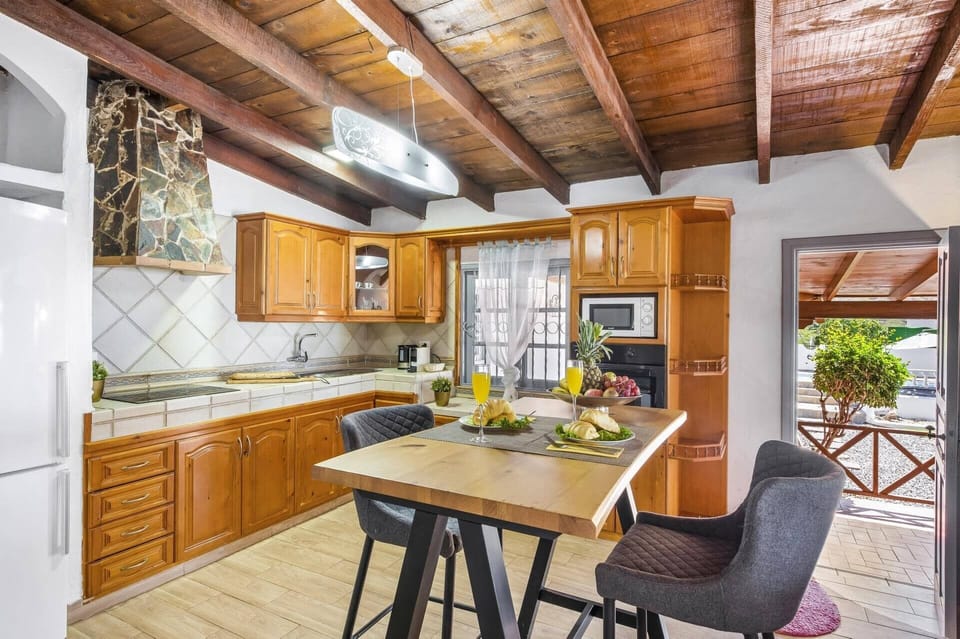 Villa Colmena image