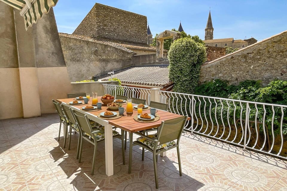Villa De La Cloche image