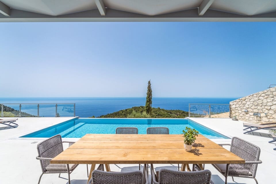 Villa Owls Secret image