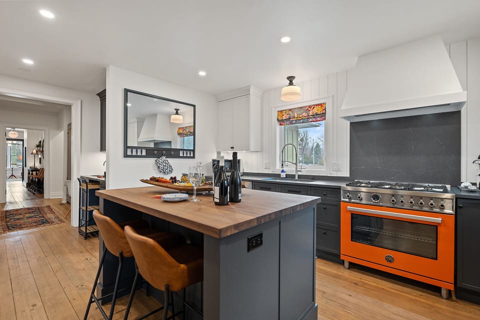 Chef's Kitchen with Italian Gas Range - La Bella Rosa - Niagara-on-the-Lake