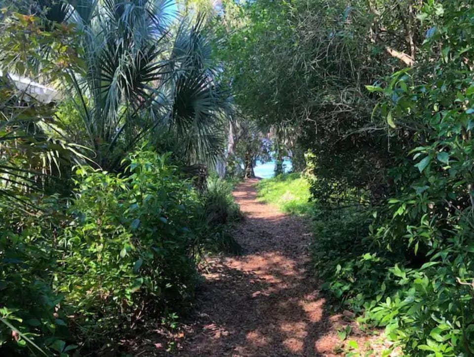One of two bay accesses with a half mile--great for viewing sunsets. 