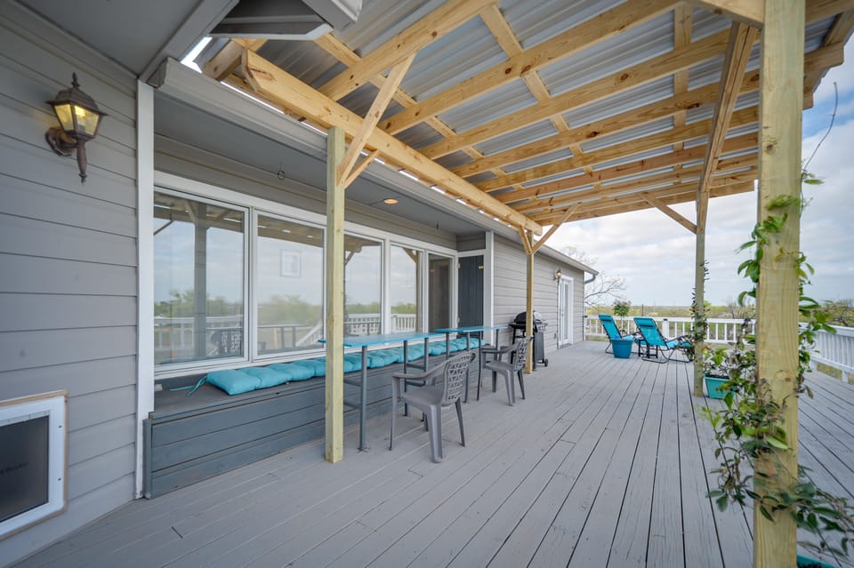 Deck | Free WiFi
