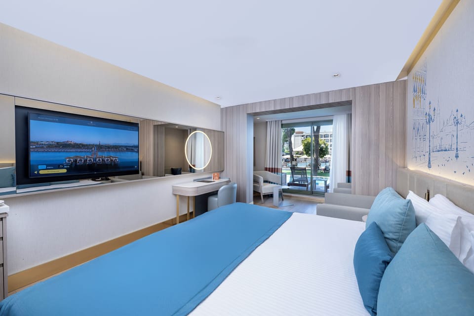 Deluxe Double Room, Lanai | Premium bedding, free minibar, in-room safe, blackout drapes