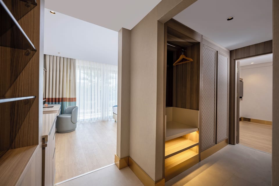Family Suite Garden View | Premium bedding, free minibar, in-room safe, blackout drapes