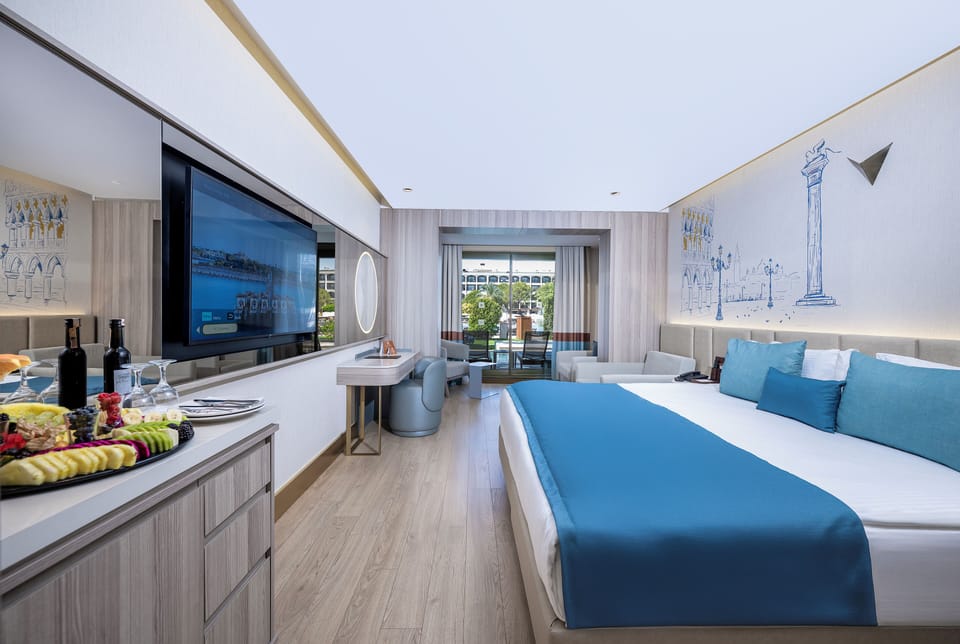 Deluxe Double Room, Lanai | Premium bedding, free minibar, in-room safe, blackout drapes