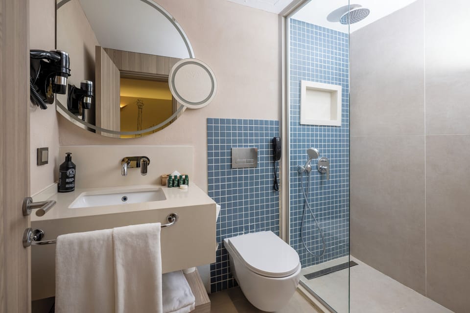 Family Suite Garden View | Bathroom | Shower, deep soaking tub, rainfall showerhead, hair dryer