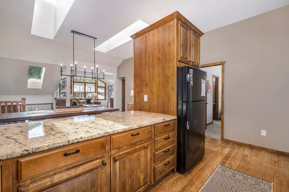 Large granite counters to prep meals and a full-size refrigerator with an ice maker to make ice-cold drinks after a long hike. We also supply a toaster, crock pot, blender, mixer, electric griddle, roasting pan, and much more!