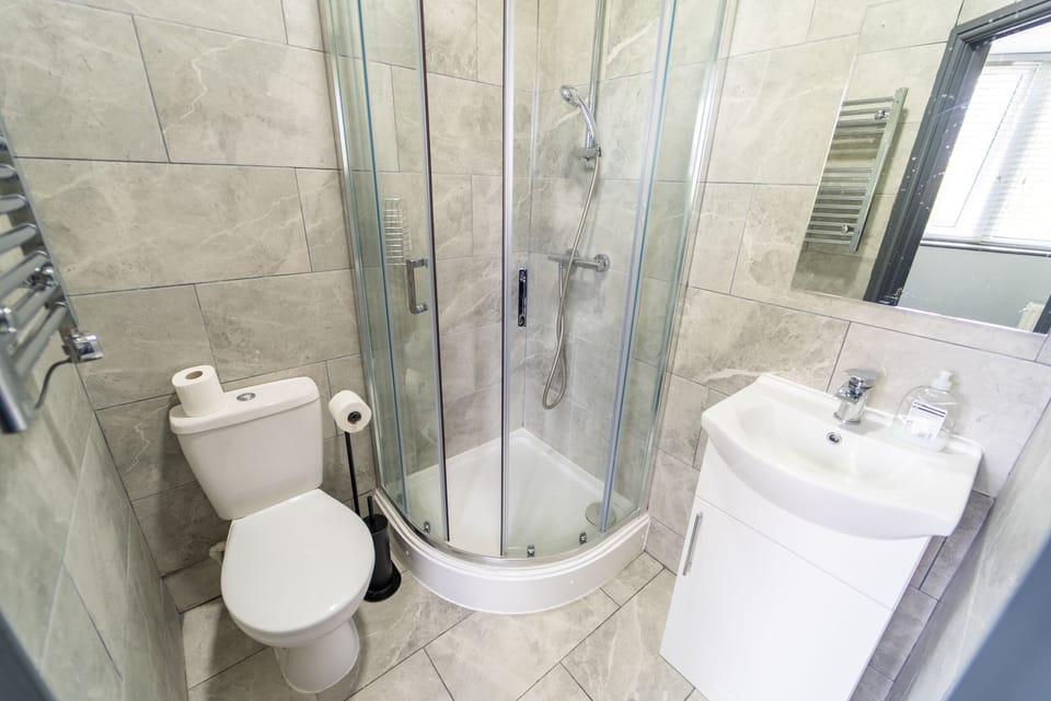 76 Bournbrook Road Equipped Studios Near QE Bed and Breakfast in Birmingham