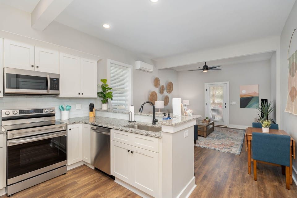 Light and bright, open space with well-stocked kitchen and 10 ft tall ceilings!