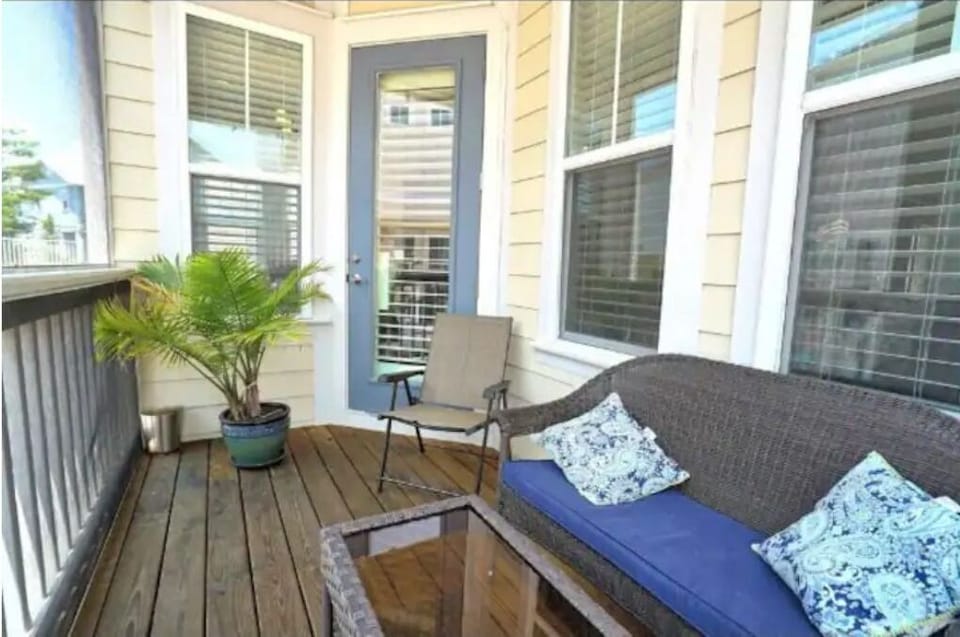 Screened back porch