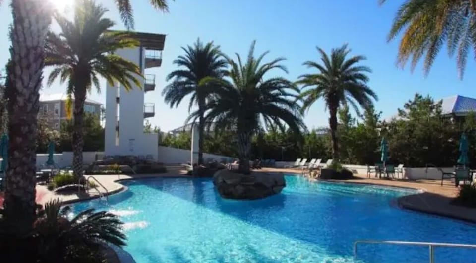  Beautiful resort neighborhood pool!  Newly heated!