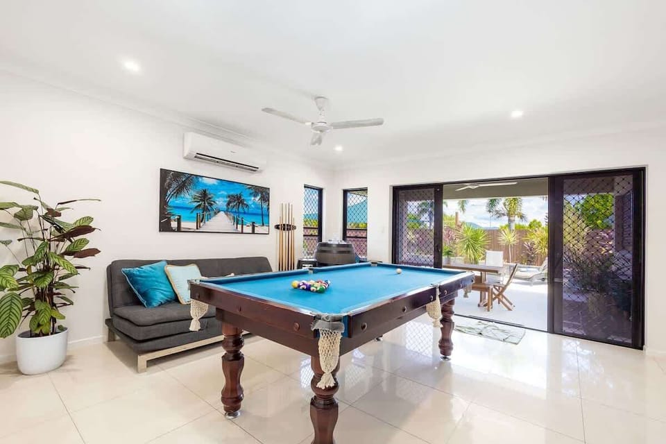 With a full-size pool table, casual seating, and easy access to the outdoor entertaining spaces, this dedicated games area is designed for fun-filled afternoons with family and friends.