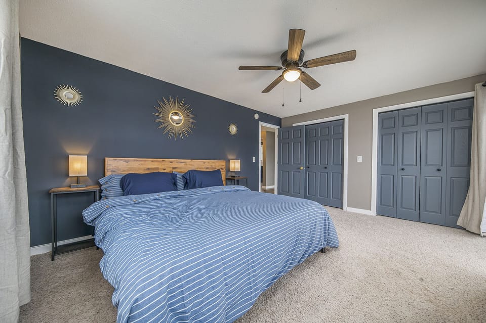 Primary Bedroom (King)