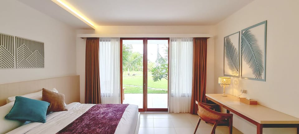 Deluxe Room, 1 King Bed, Mountain View | Free WiFi, bed sheets