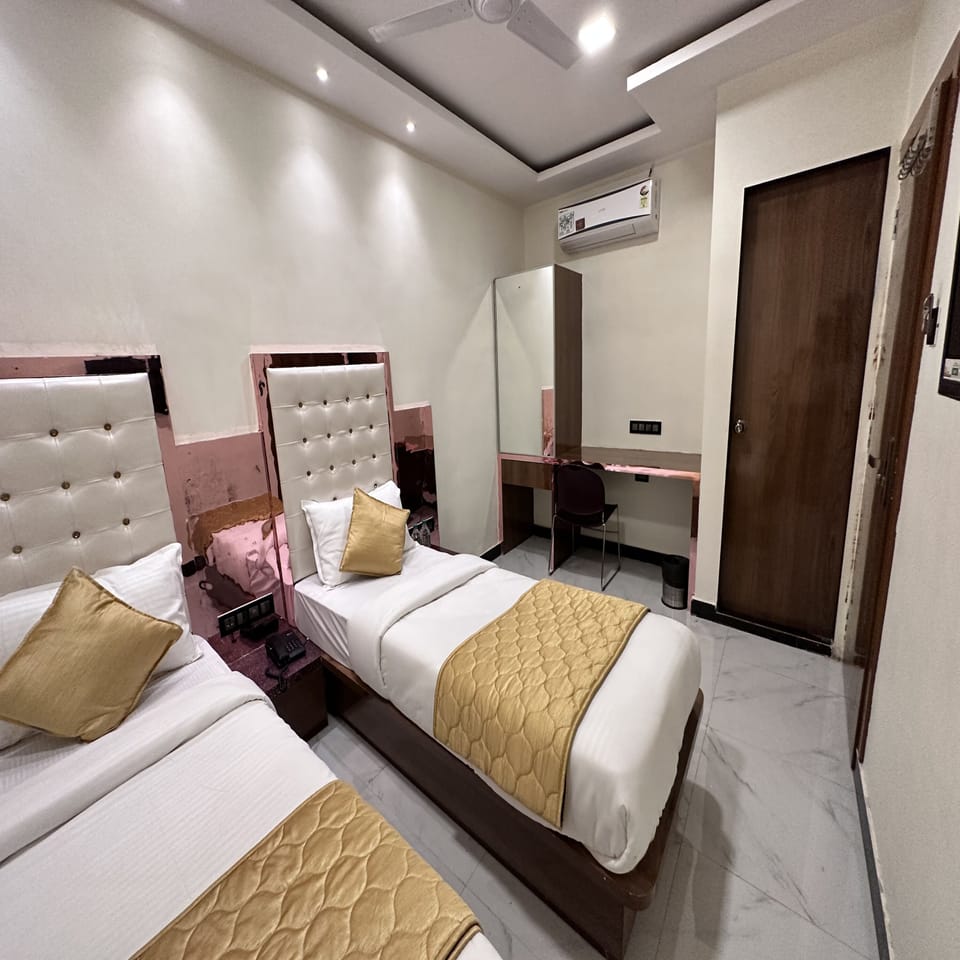 Deluxe Double or Twin Room | Memory foam beds, desk, laptop workspace, free WiFi
