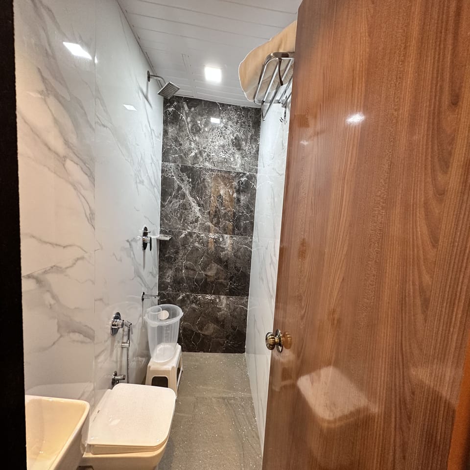 Family Triple Room | Bathroom | Towels