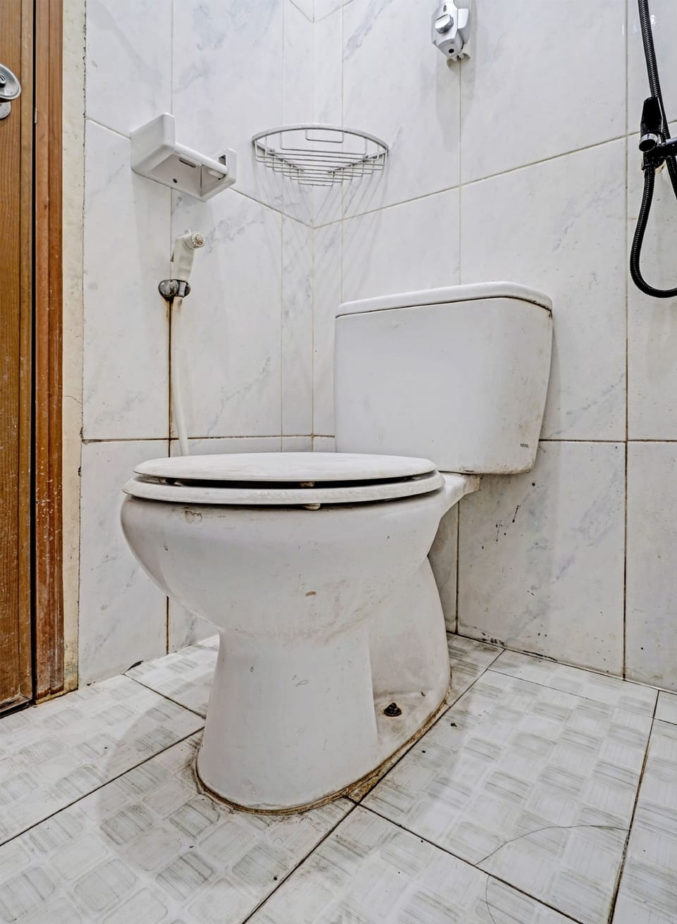 Standard Double Room | Bathroom | Shower, towels, toilet paper