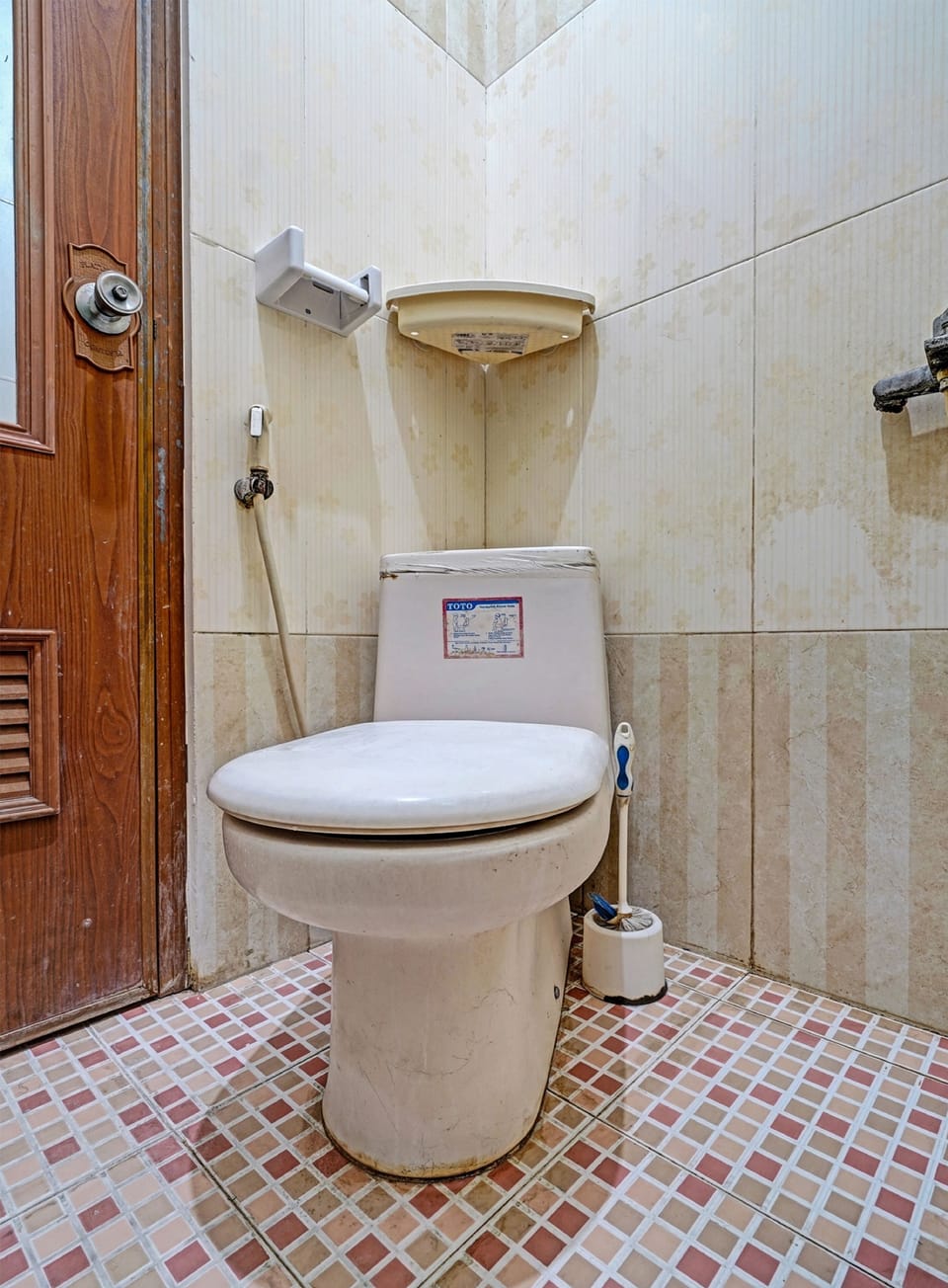 Standard Double Room | Bathroom | Shower, towels, toilet paper