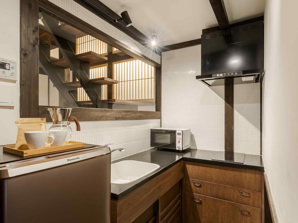 Traditional House, 2 Bedrooms, Kitchen, Garden View | Private kitchenette | Mini-fridge, microwave, stovetop, coffee/tea maker