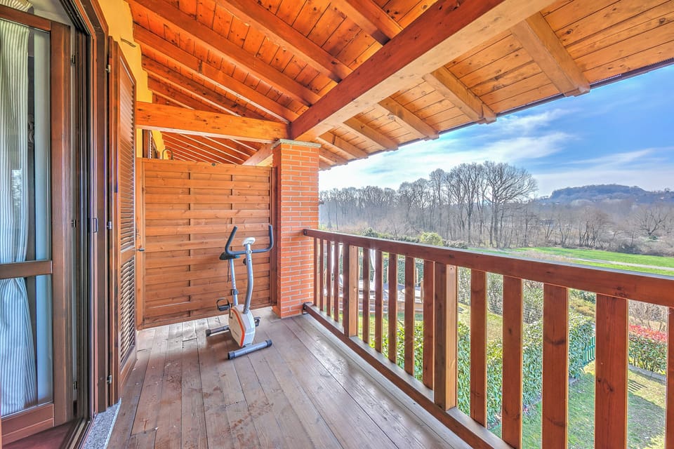 Family House, 3 Bedrooms, 2 Bathrooms (Miralago Lake View & Private Garden) | Property grounds