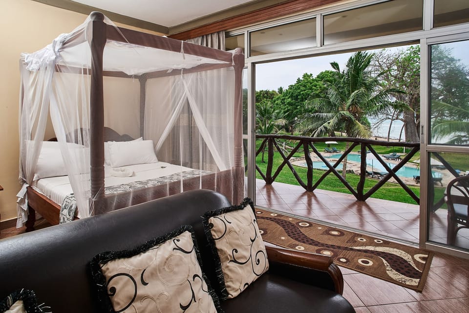 Superior Room | Premium bedding, in-room safe, desk, laptop workspace