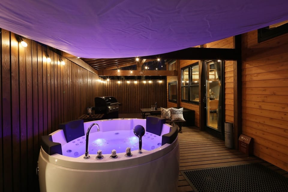 Indoor spa tub