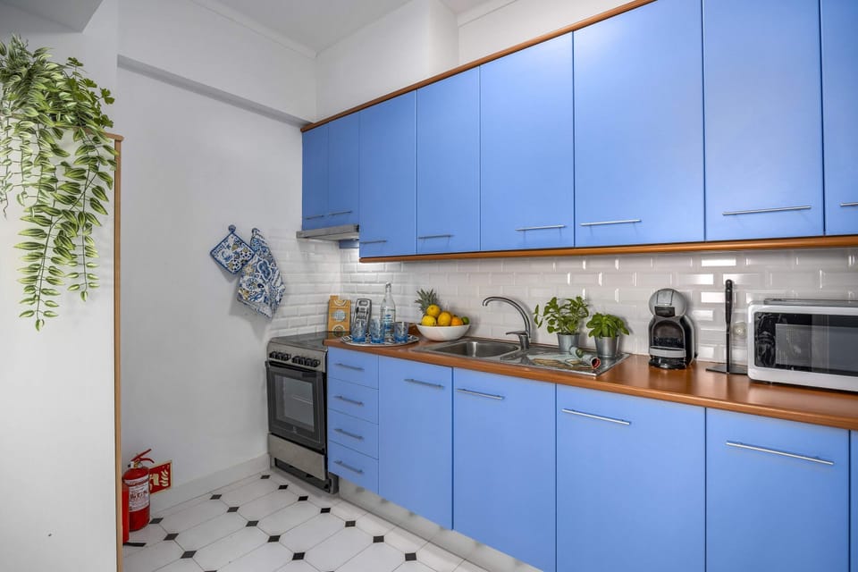 equipped kitchen