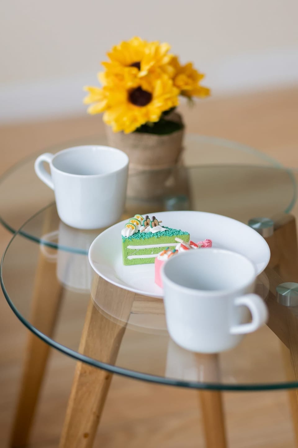 Close-up of a coffee table with a vase full of flowers and decorative elements. The place is bright and modern, as well as cozy.