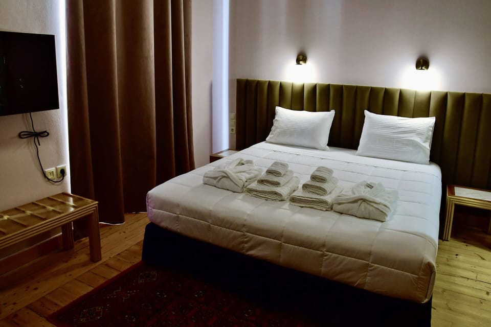 Deluxe Double Room | Egyptian cotton sheets, premium bedding, pillowtop beds, free minibar