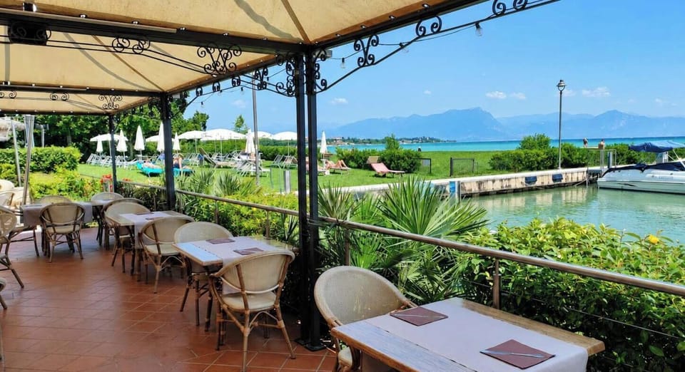 Special access to the Mistral Hotel’s lakeside pool (500 meters away) is included in your stay.
