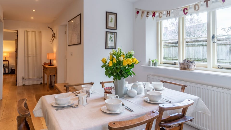 Dining Area, Peach Cottage, Bolthole Retreats