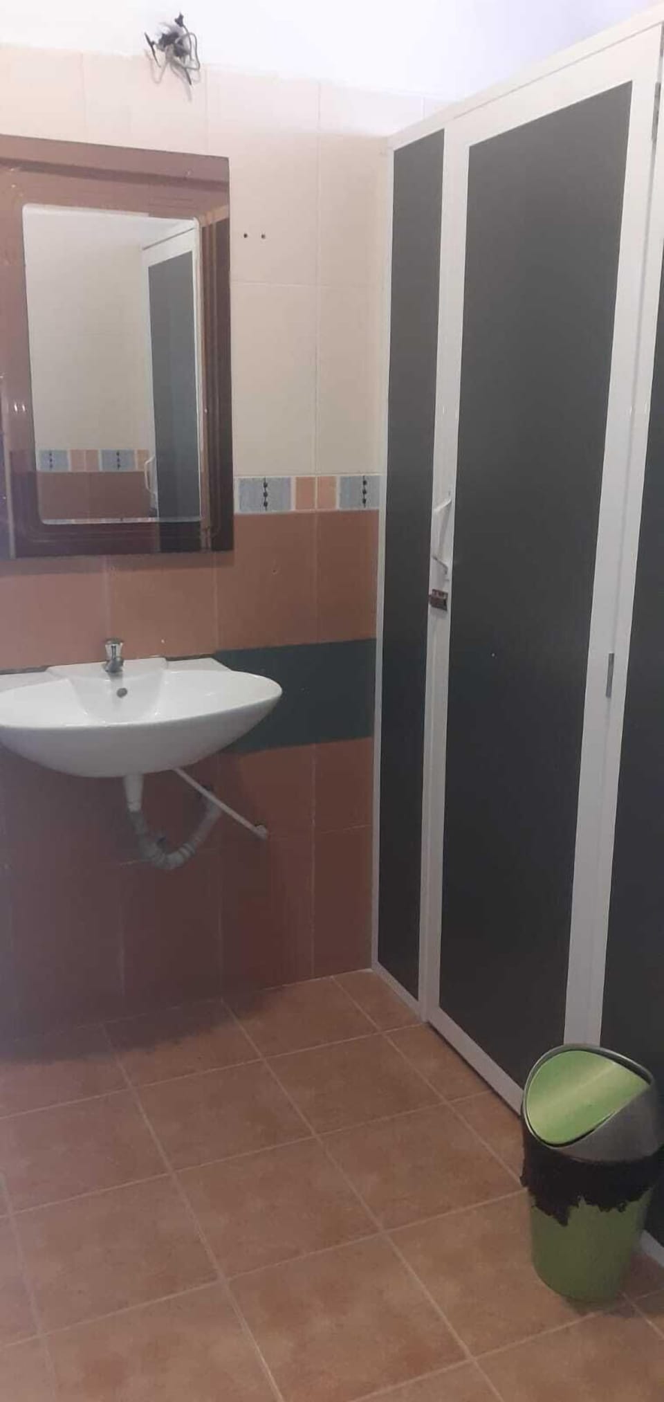 Shower, rainfall showerhead, towels