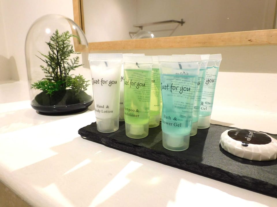 Bathroom amenities