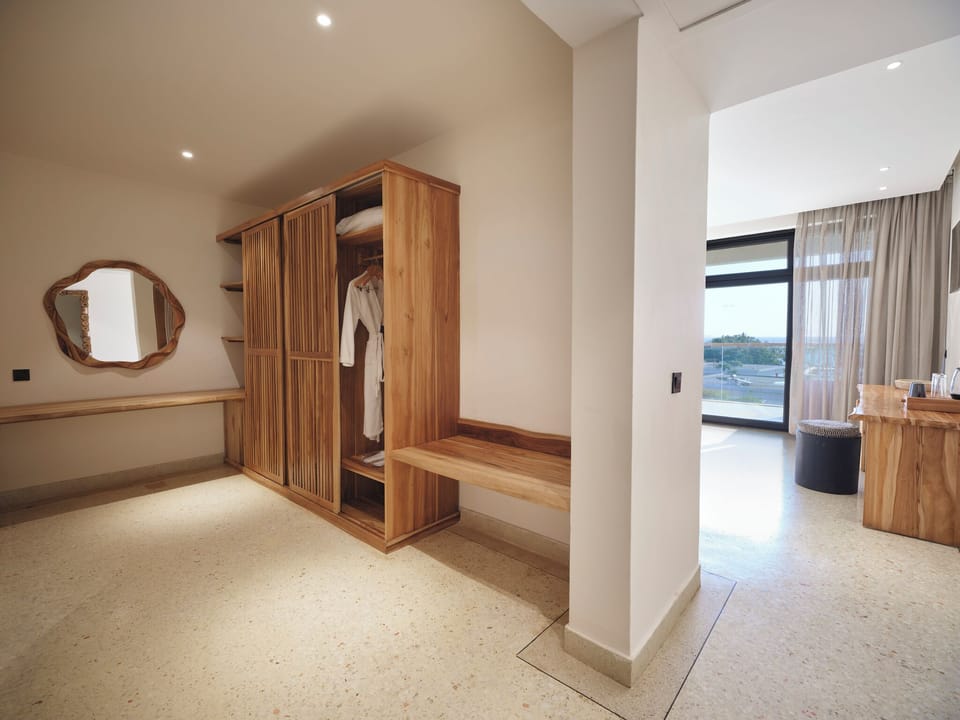 Premium Jacuzzi Room | Living area | 47-inch LED TV with satellite channels, TV