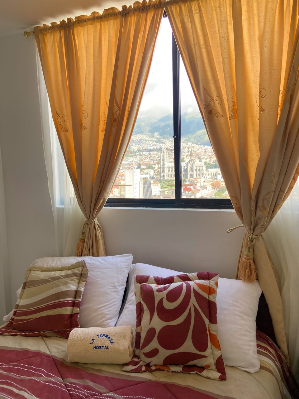 Romantic Room | Down comforters, WiFi (free), bed sheets