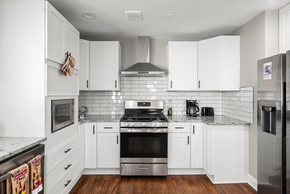 Lots of counter and cabinet space in kitchen.