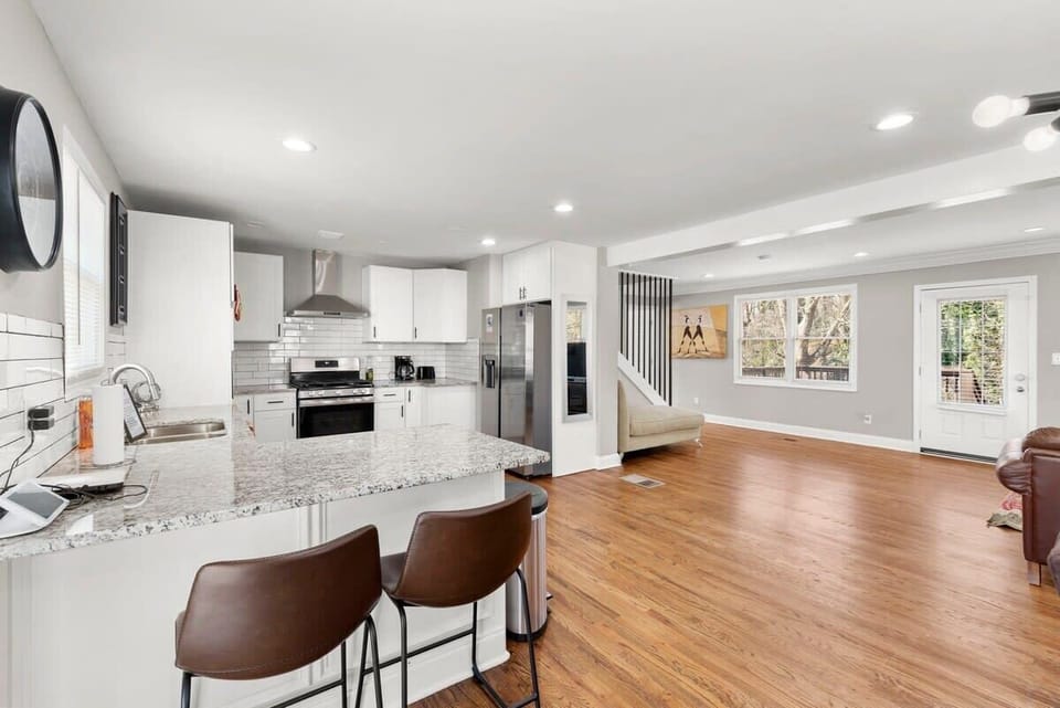 Large open concept Kitchen area.