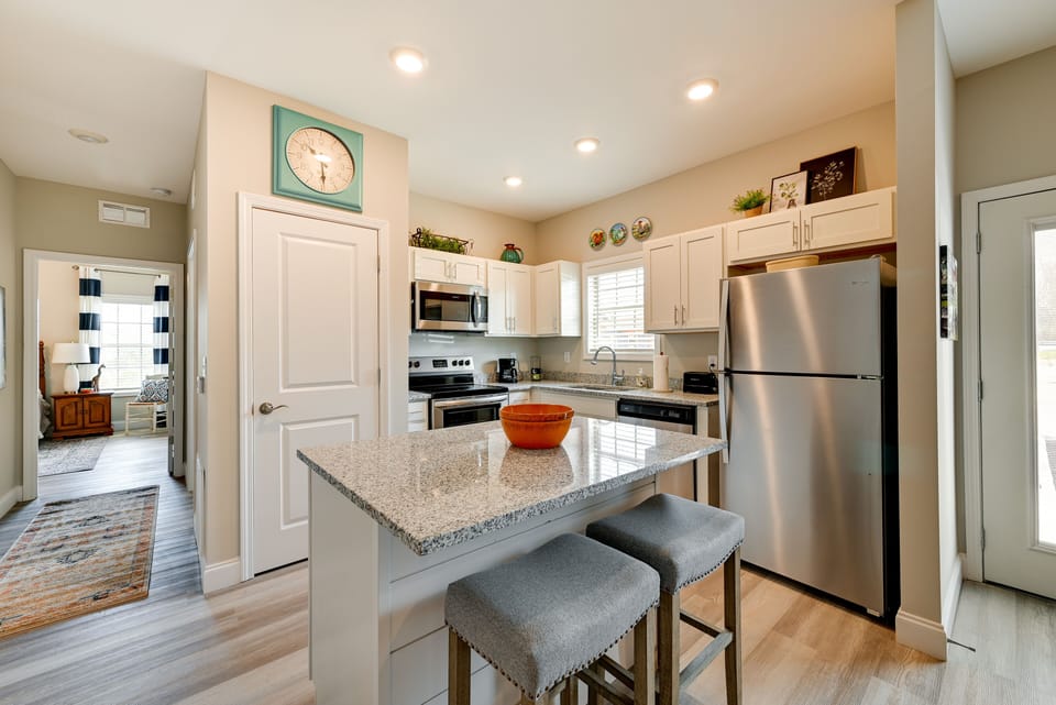 Kitchen | Equipped w/ Cooking Basics