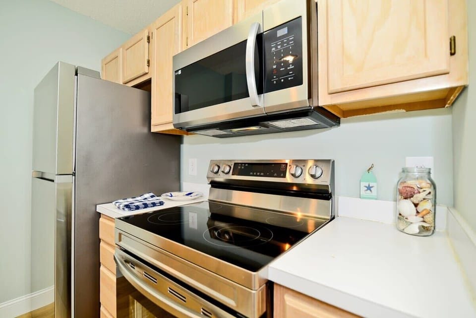 Full Kitchen with Keurig