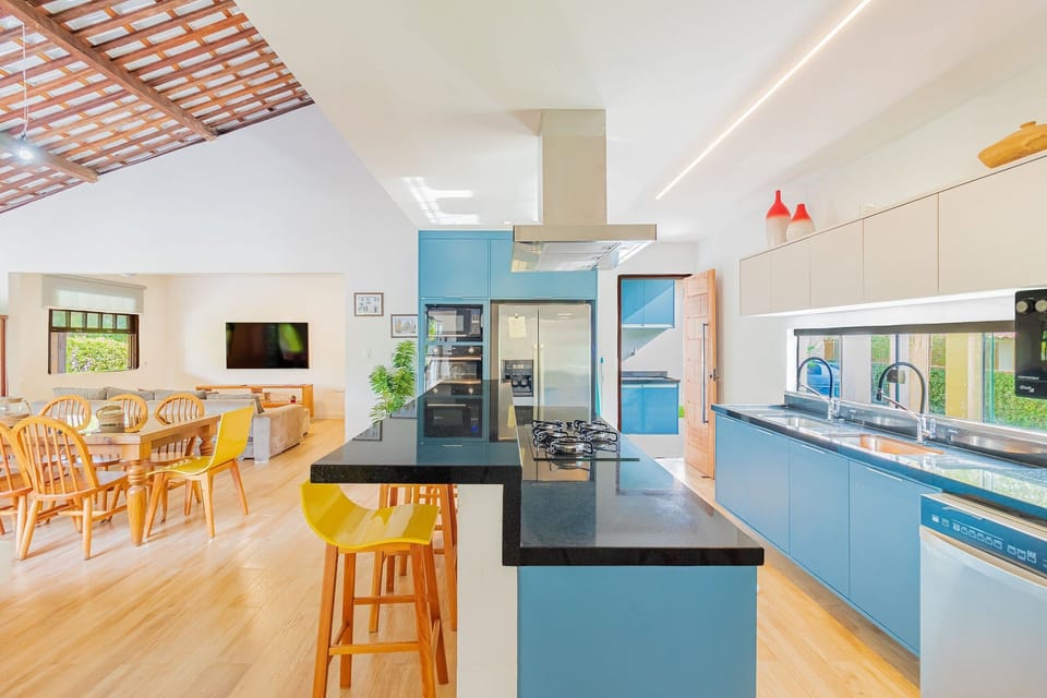 Chalet | Private kitchen | Coffee/tea maker, full-size fridge, microwave, cookware/dishes/utensils