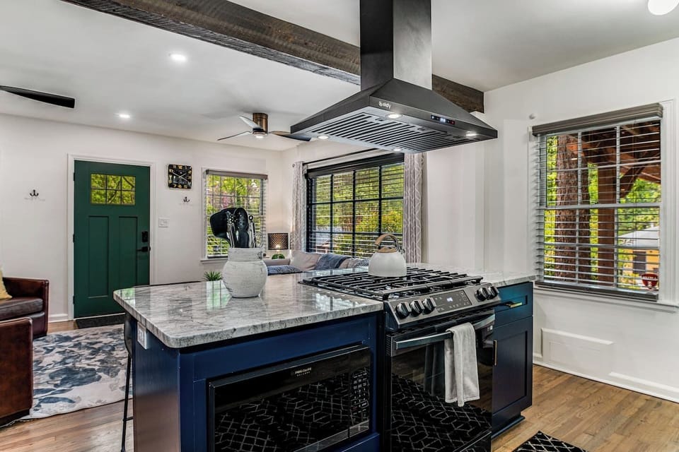 ✔ Modern appliances (including washer + dryer)
✔ Full set of spices
✔ Complimentary coffee nook
✔ Essential cookware and dinnerware
✔ Dining space w/ seating for 4 at the kitchen island
✔ Free in-unit washer and dryer