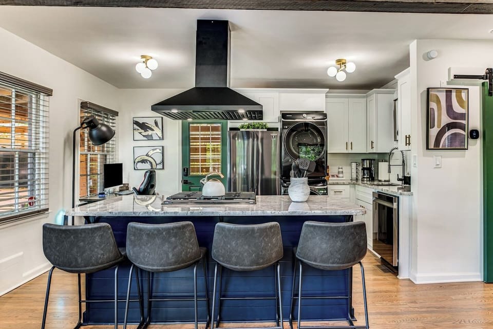 ✔ Modern appliances (including washer + dryer)
✔ Full set of spices
✔ Complimentary coffee nook
✔ Essential cookware and dinnerware
✔ Dining space w/ seating for 4 at the kitchen island
✔ Free in-unit washer and dryer