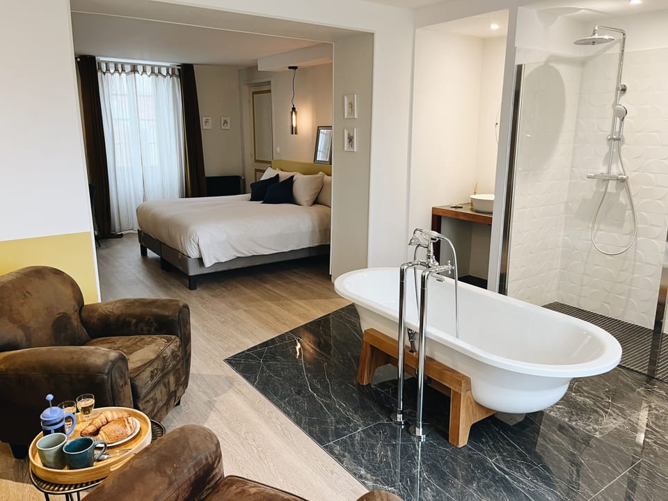 Design Suite | Bathroom | Designer toiletries, bathrobes, towels, soap