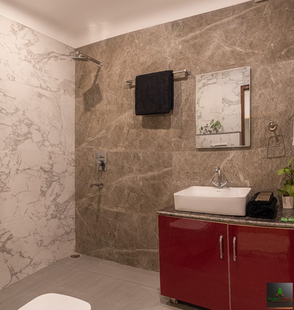 Family Room | Bathroom